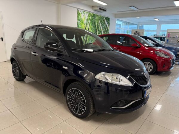 Lancia Ypsilon 1.2 Benzina Gold