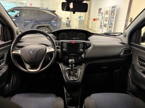 Lancia Ypsilon 1.2 Benzina Gold