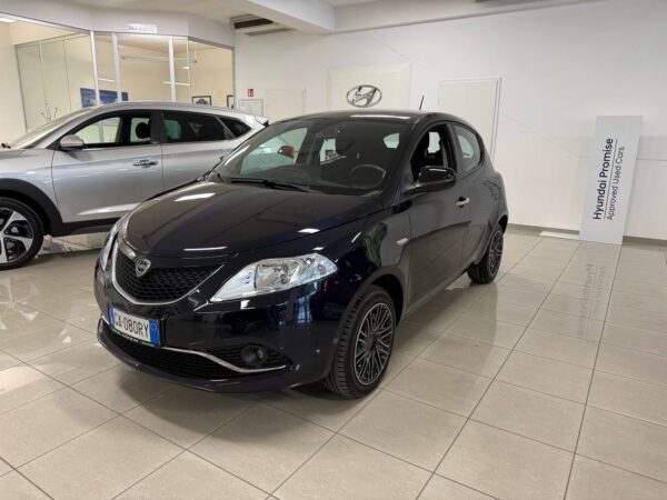 Lancia Ypsilon 1.2 Benzina Gold